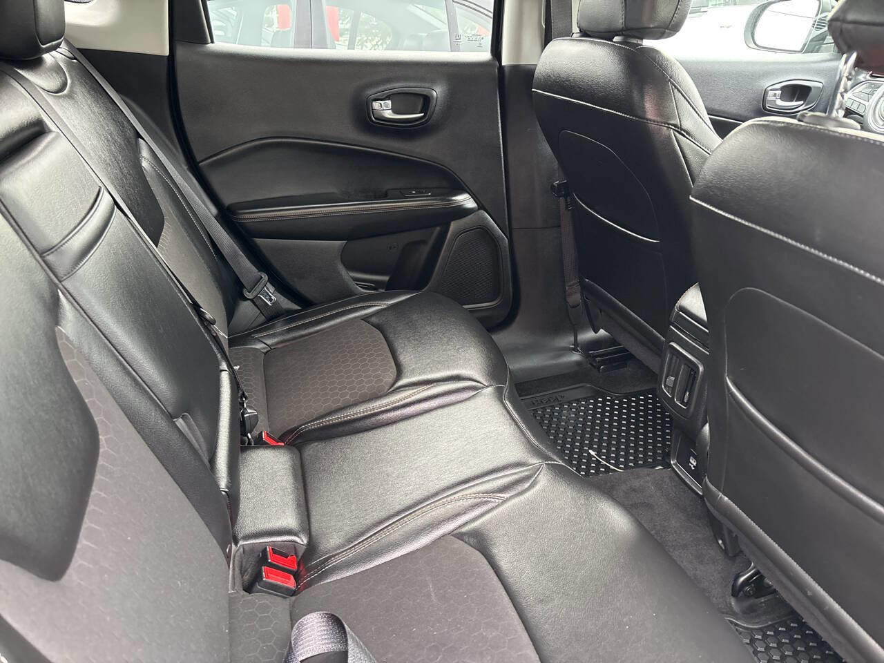Used 2018 Jeep Compass Latitude w/ Cold Weather Group image 34