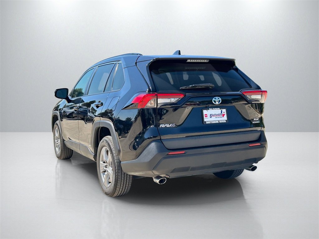 Used 2022 Toyota RAV4 XLE image 7