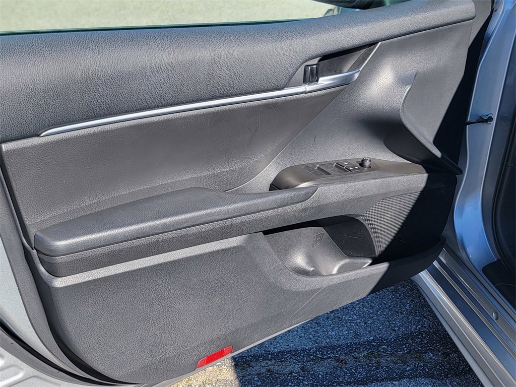 Used 2023 Toyota Camry SE image 13