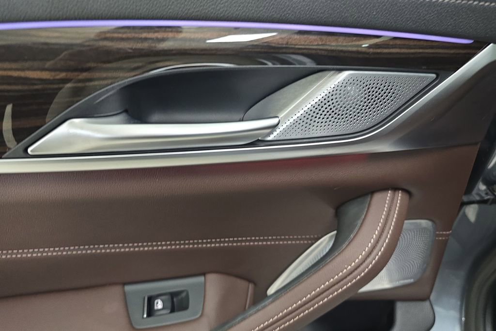 Used 2021 BMW M550i xDrive w/ Executive Package image 26