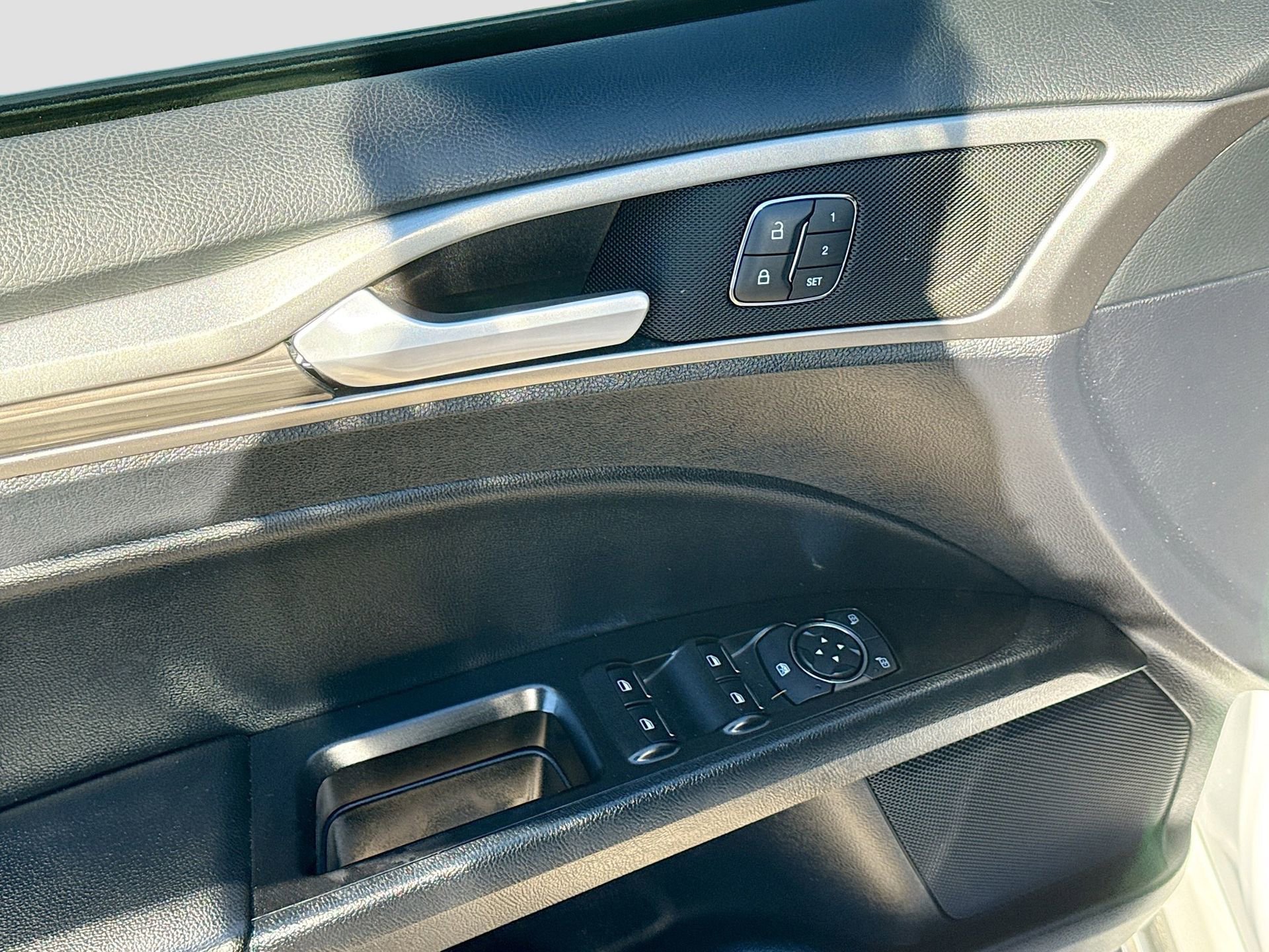 Used 2020 Ford Fusion SEL image 20