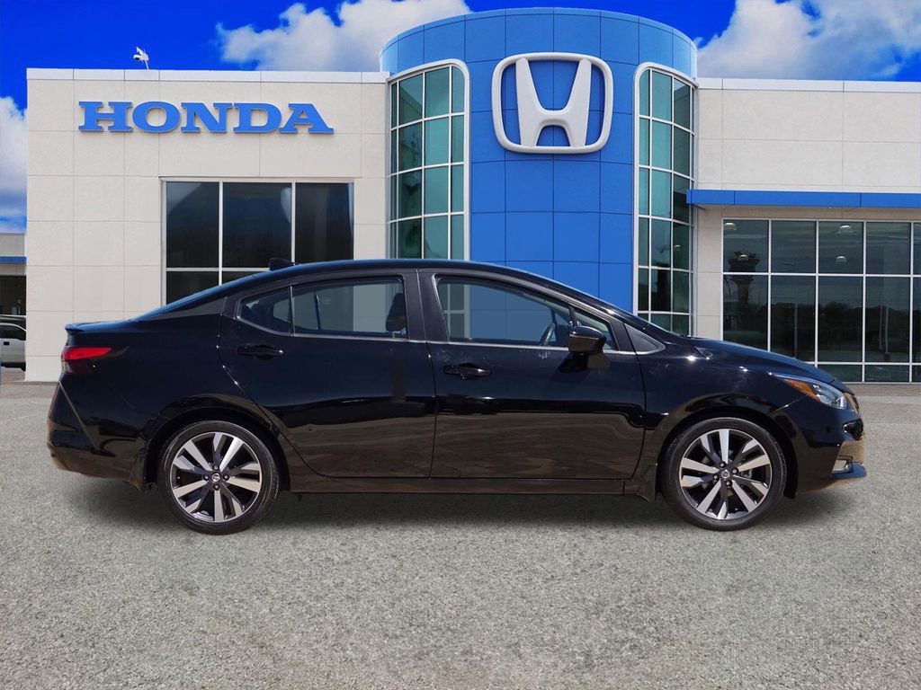 Used 2021 Nissan Versa SR image 2
