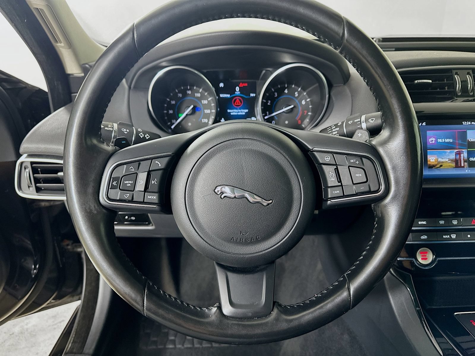 Used 2018 Jaguar XE Premium AWD/4WD image 20