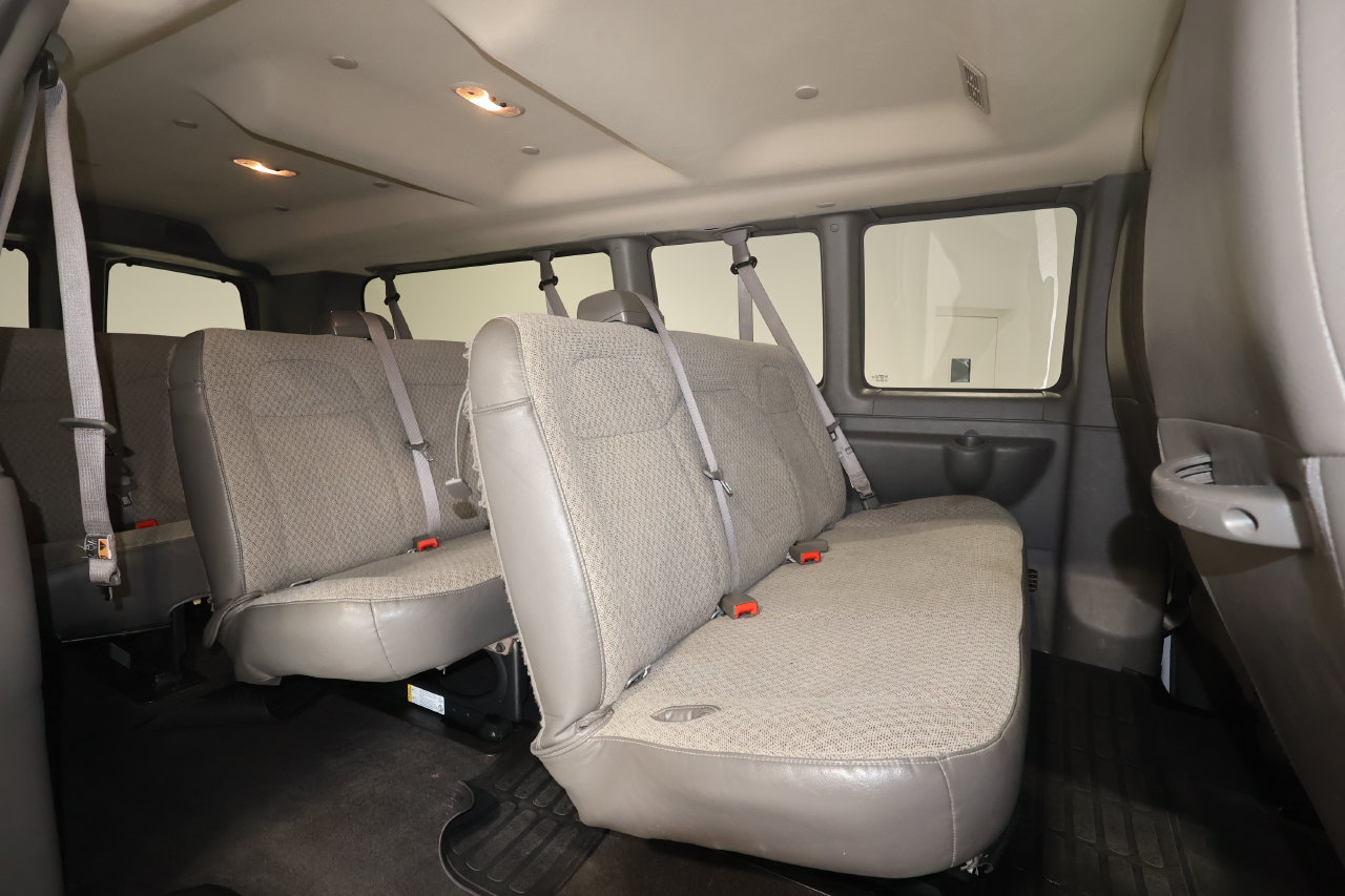 Certified 2025 GMC Savana 3500 LT w/ LT Preferred Equipment Group RWD image 18