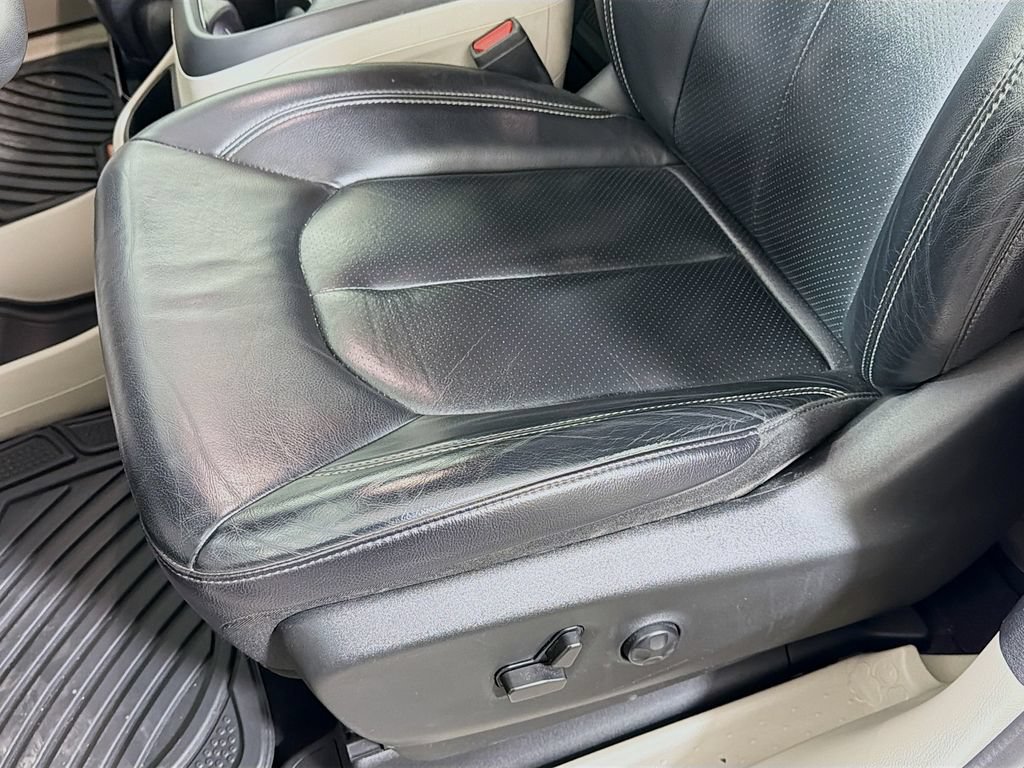 Used 2022 Chrysler Pacifica Touring-L FWD image 20