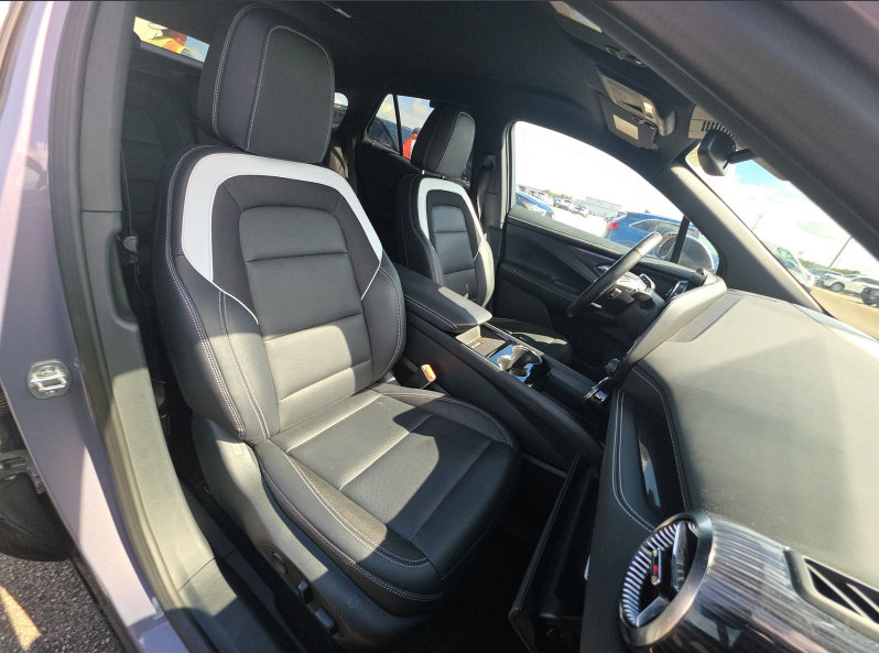 Used 2025 Chevrolet Blazer EV LT AWD/4WD image 12