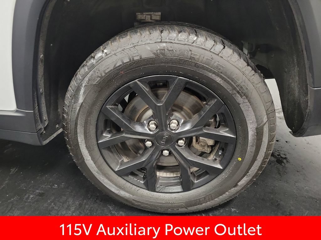 Used 2024 Jeep Grand Cherokee L Laredo AWD/4WD image 12