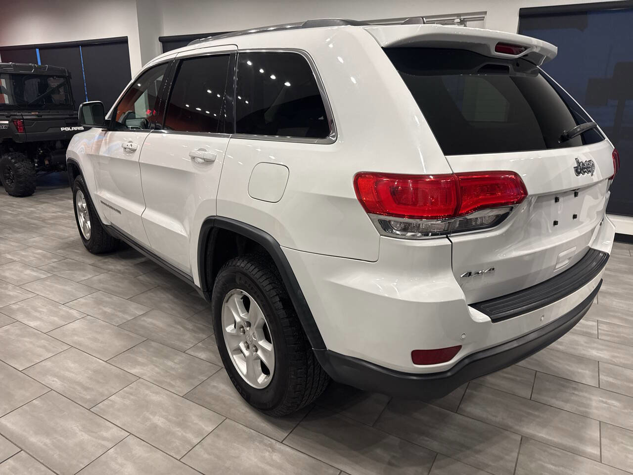 Used 2016 Jeep Grand Cherokee Laredo w/ Quick Order Package 23E AWD/4WD image 12
