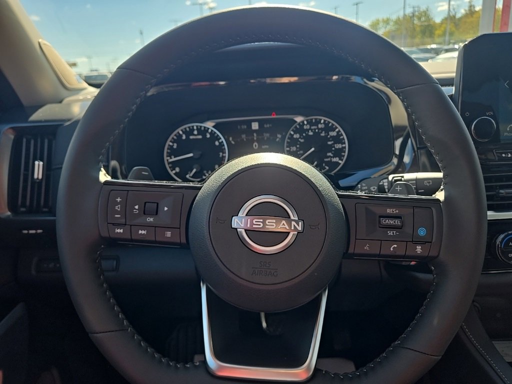 New 2025 Nissan Pathfinder SL image 16