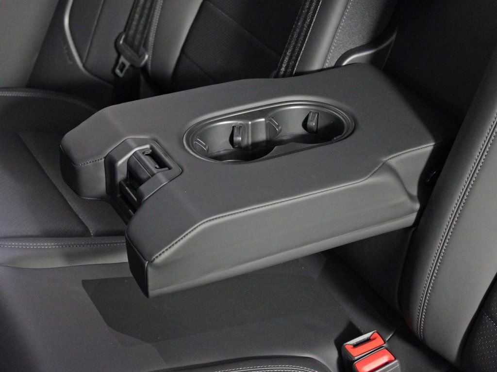 Certified 2025 Porsche Macan Turbo Electric AWD/4WD image 37