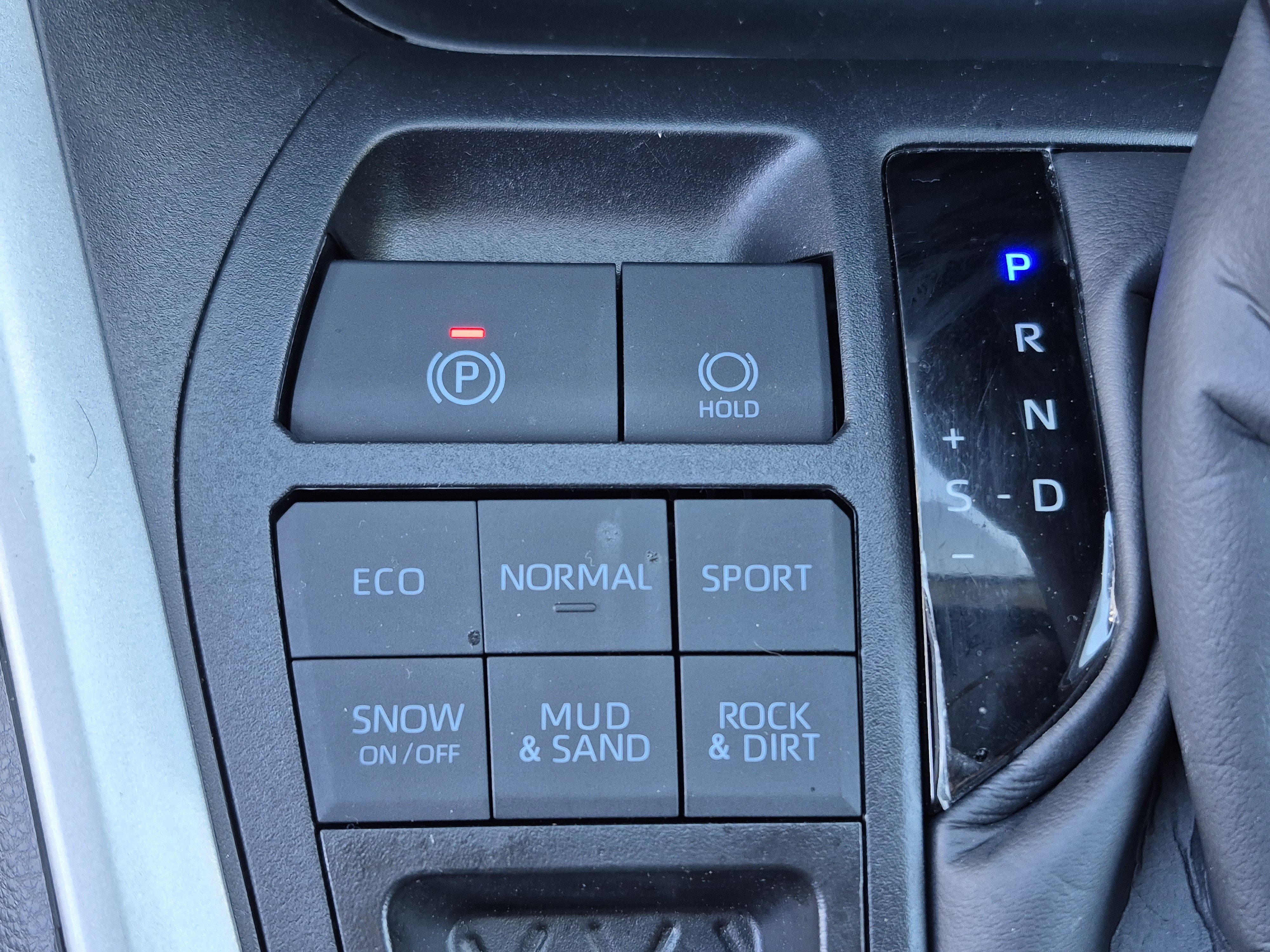 Certified 2025 Toyota RAV4 XLE AWD/4WD image 32