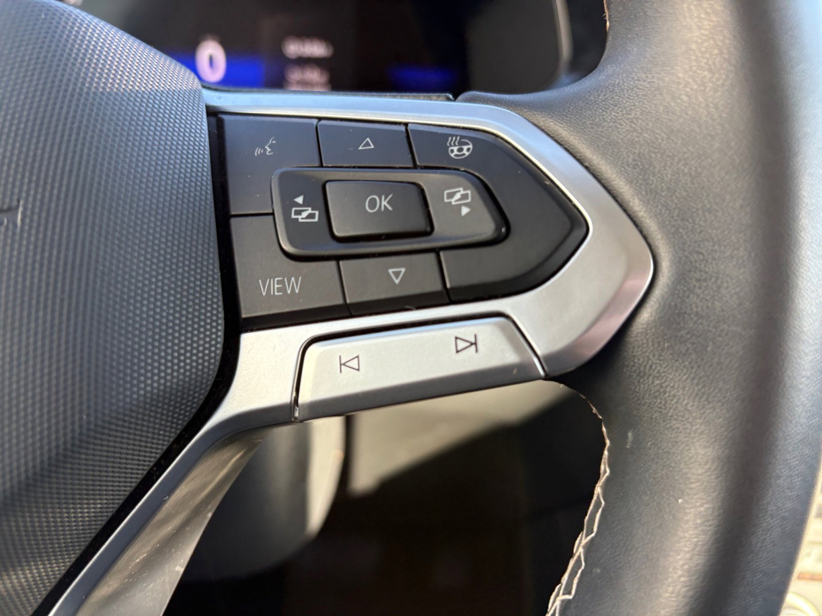 Certified 2022 Volkswagen Taos SE image 7