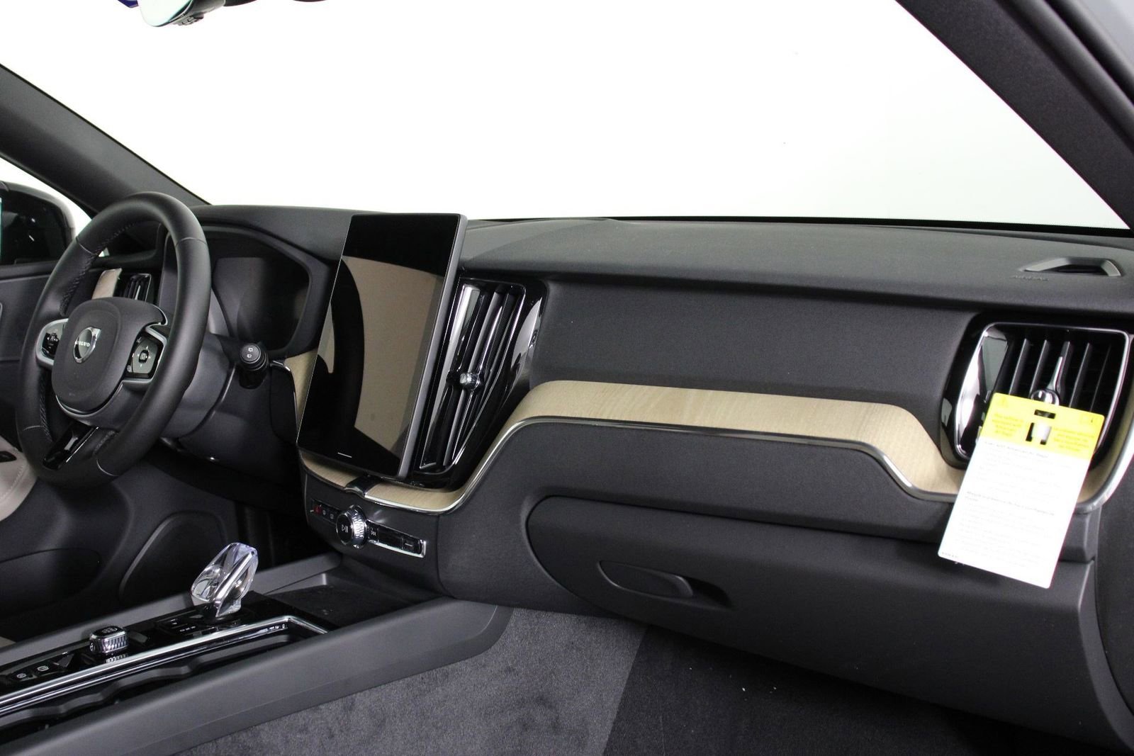 New 2026 Volvo XC60 T8 Plus w/ Protection Package Premier image 9