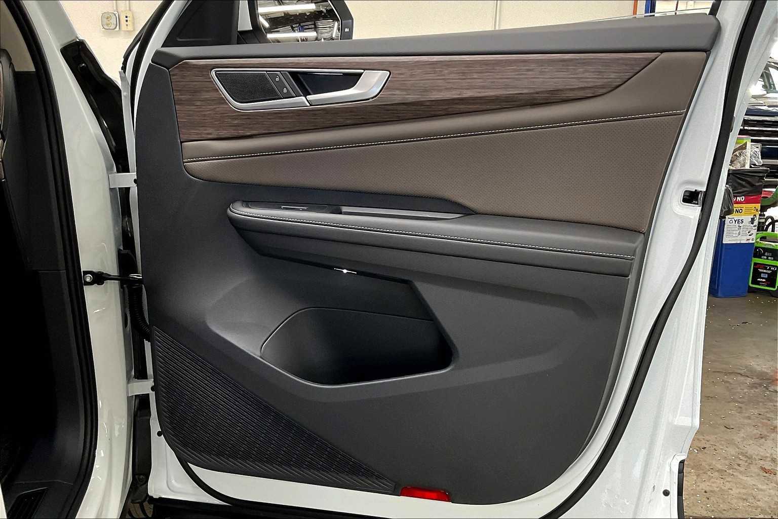 New 2025 Volkswagen Atlas SEL image 30