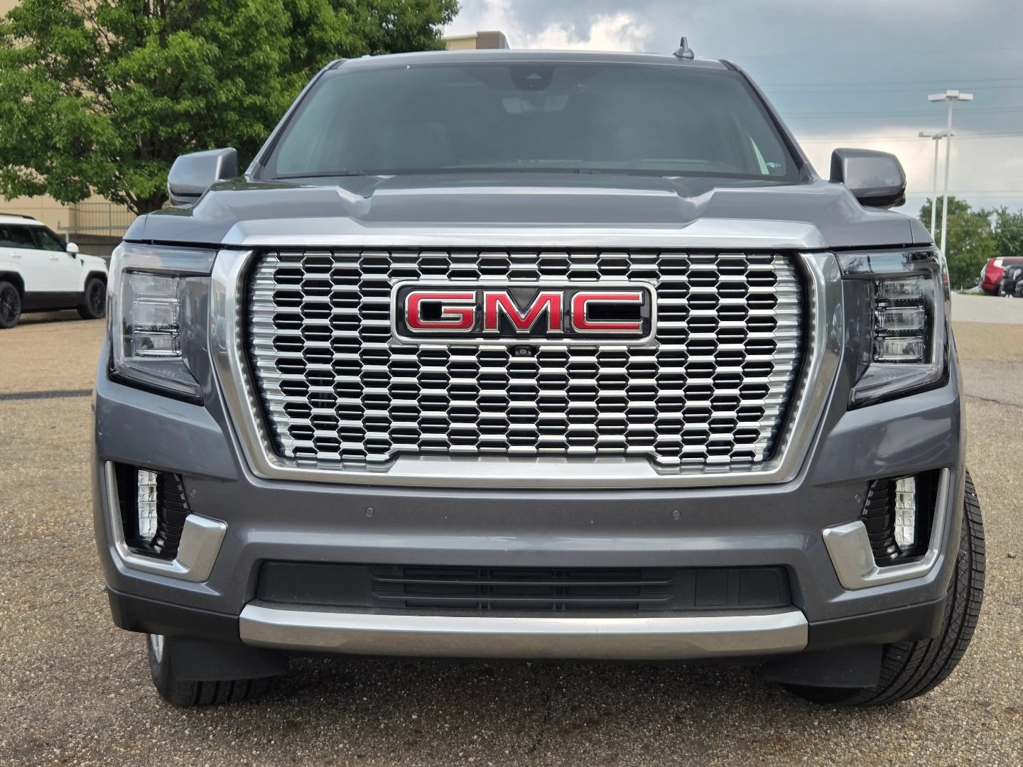 Used 2021 GMC Yukon Denali w/ Denali Premium Package AWD/4WD image 14