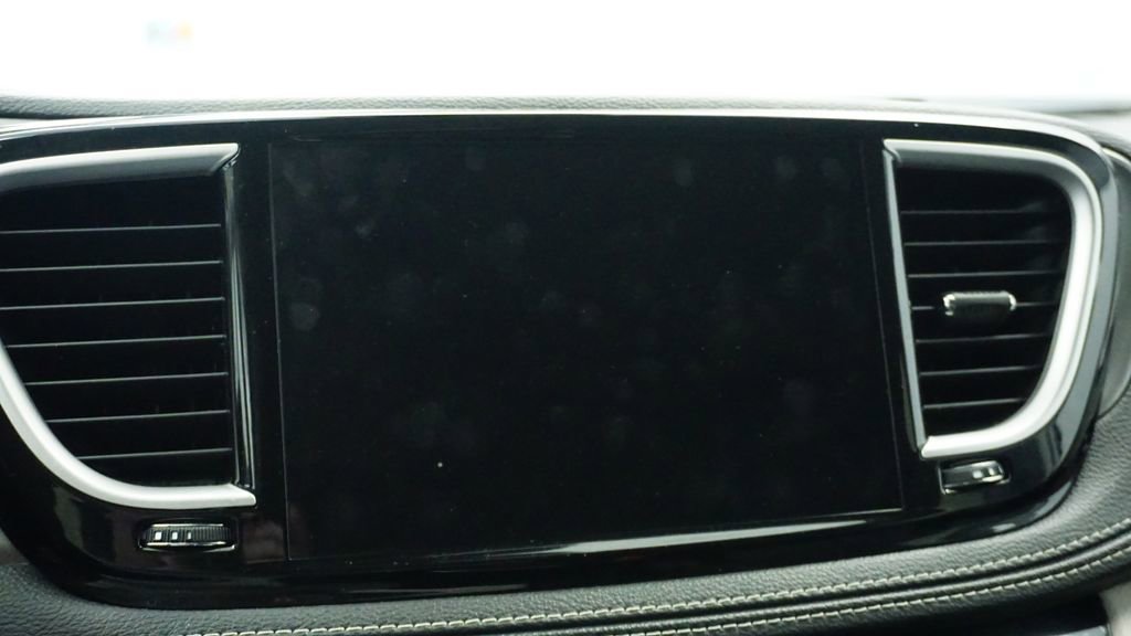 Used 2024 Chrysler Pacifica Limited FWD image 34