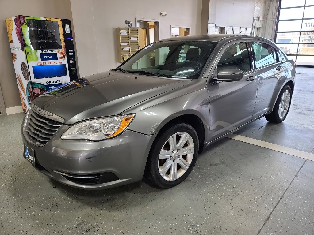 Used 2013 Chrysler 200 Touring image 2