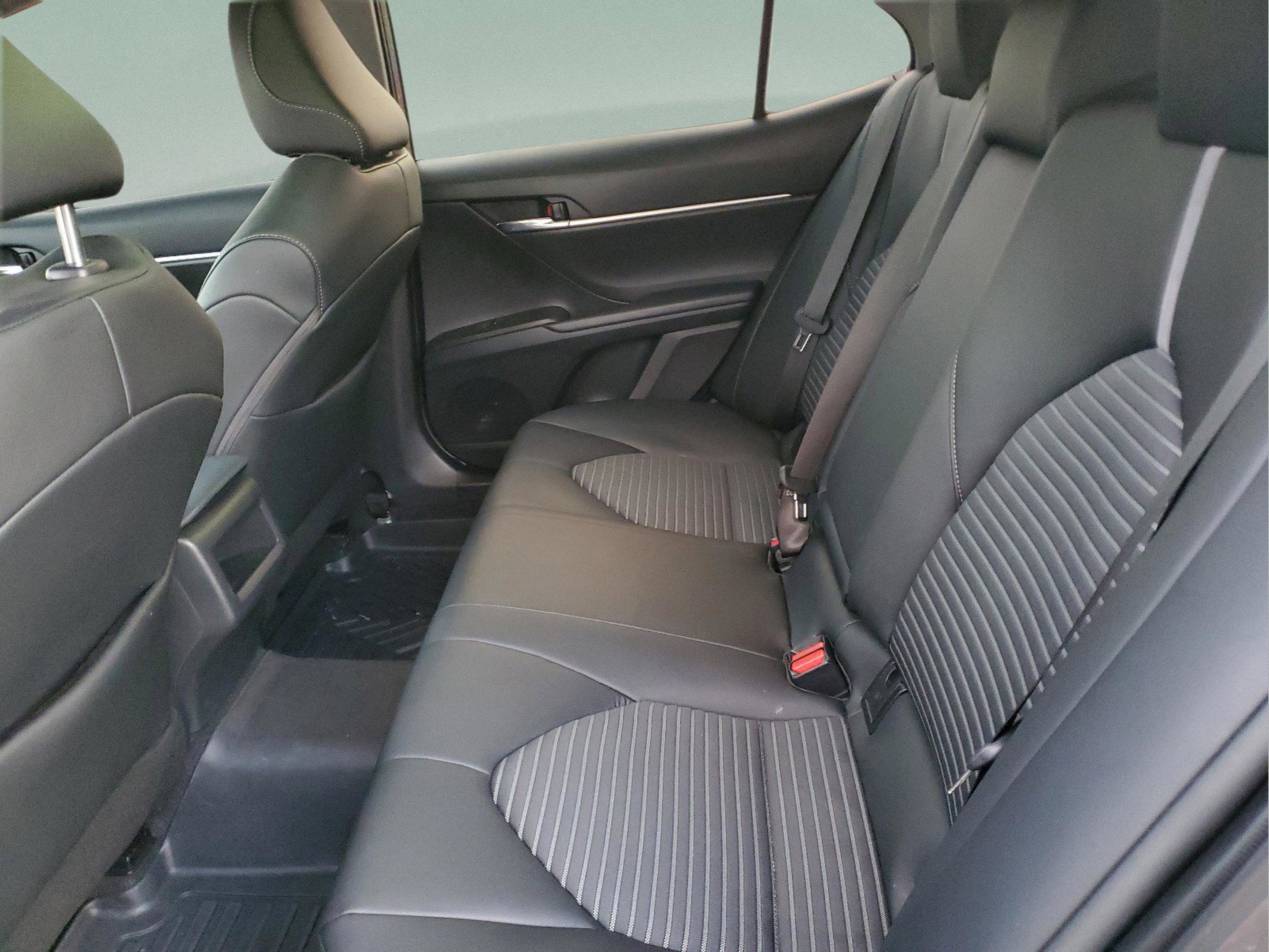 Used 2023 Toyota Camry SE image 7