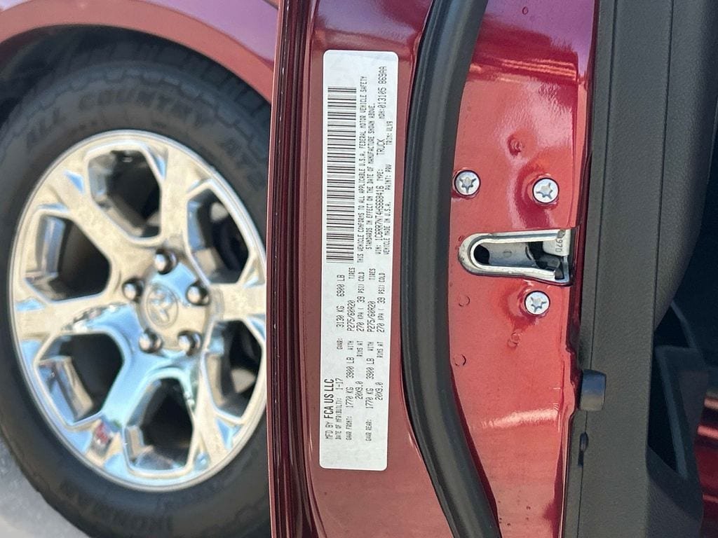 Used 2017 RAM 1500 Laramie AWD/4WD image 10