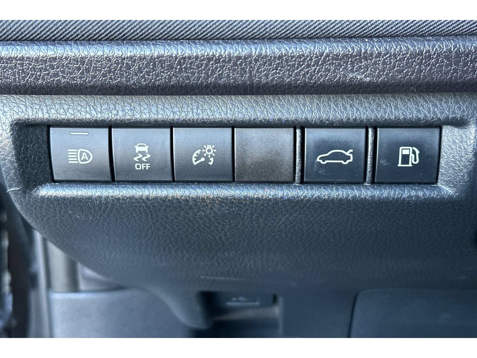 Used 2025 Toyota Camry LE FWD image 30