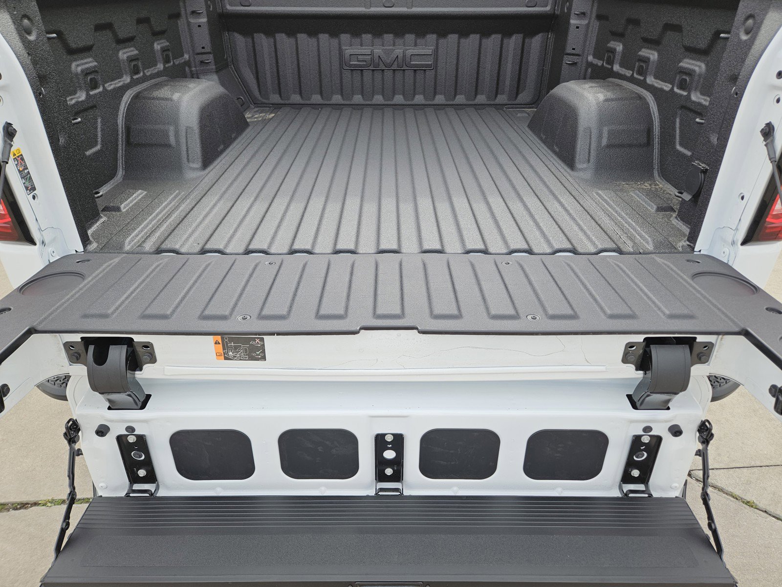 New 2026 GMC Sierra 1500 AT4 w/ AT4 Premium Package AWD/4WD image 21