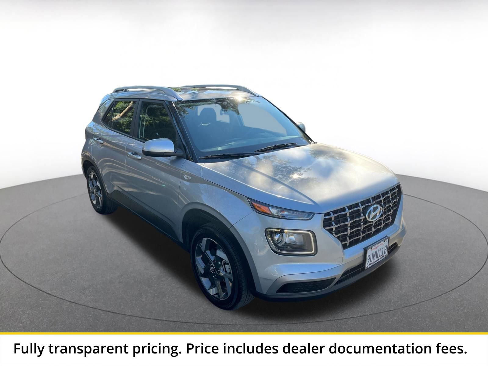 Used 2025 Hyundai Venue SEL FWD image 1
