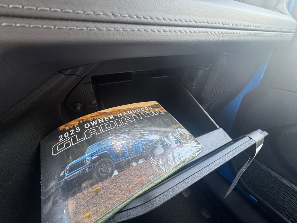 New 2025 Jeep Gladiator Sport image 9