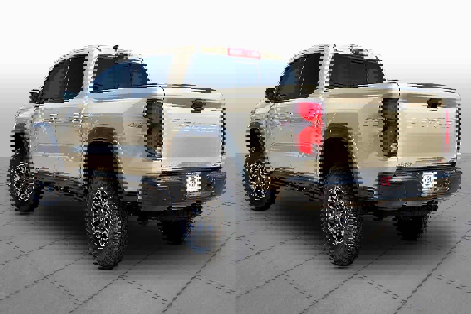 Used 2024 Chevrolet Colorado ZR2 w/ Technology Package AWD/4WD image 12