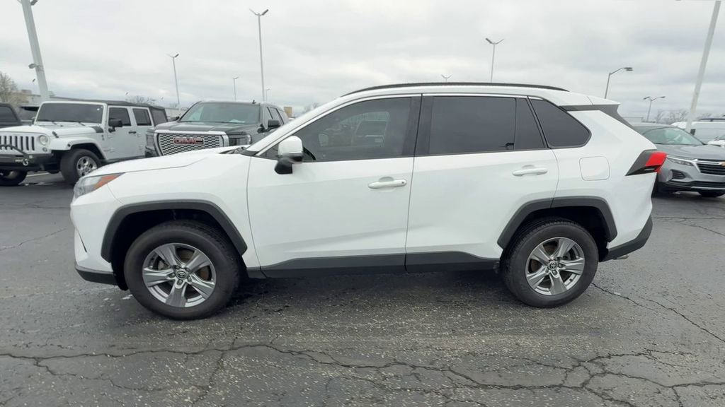 Used 2022 Toyota RAV4 XLE AWD/4WD image 5