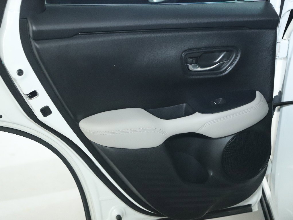 Used 2023 Honda HR-V LX image 13