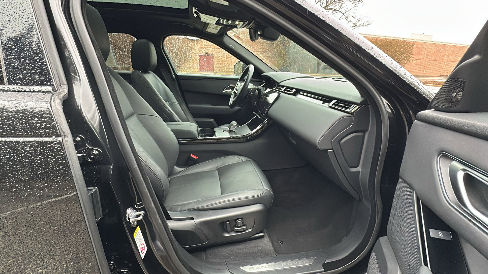 Used 2025 Land Rover Range Rover Velar Dynamic SE image 24
