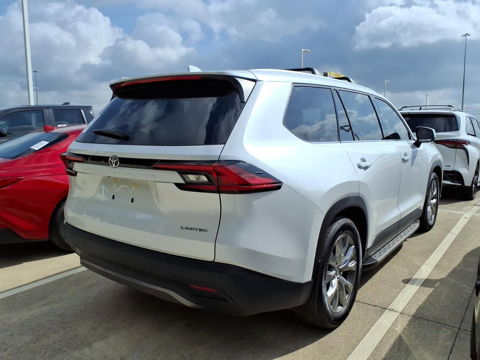 Used 2025 Toyota Grand Highlander FWD image 6