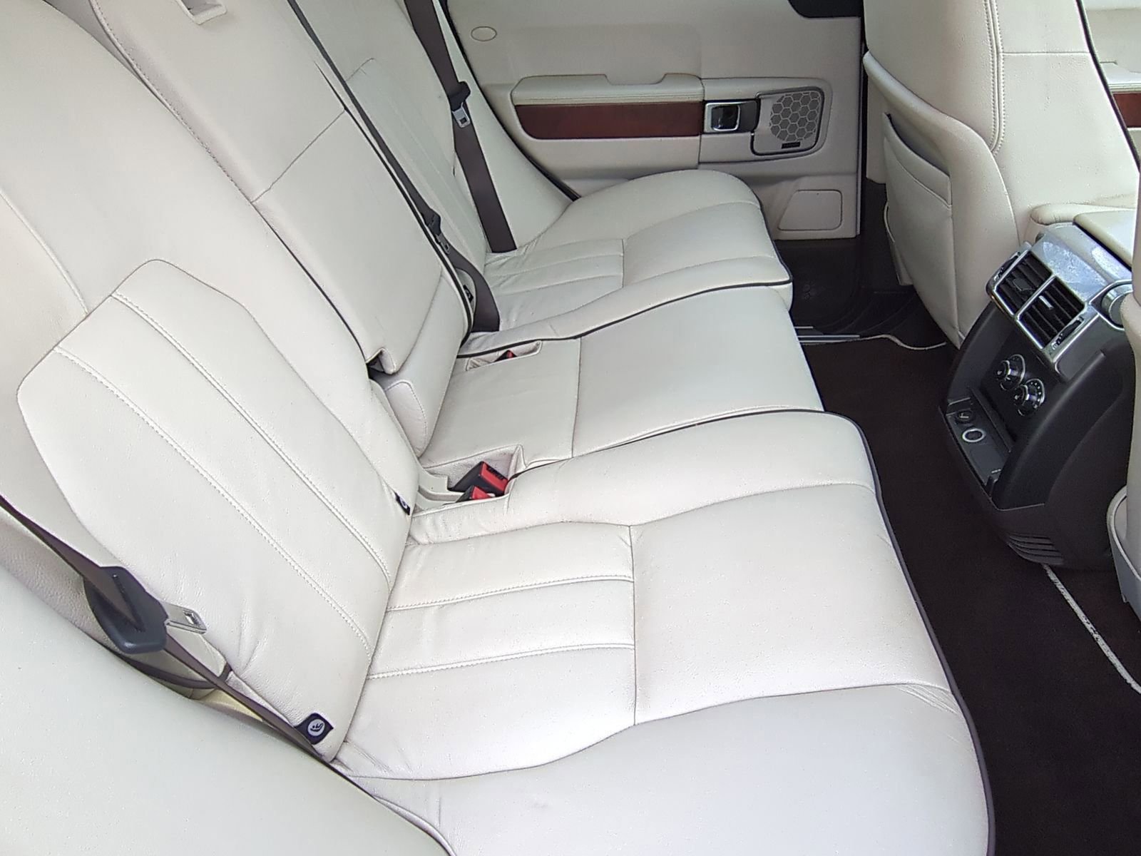 Used 2012 Land Rover Range Rover HSE image 25