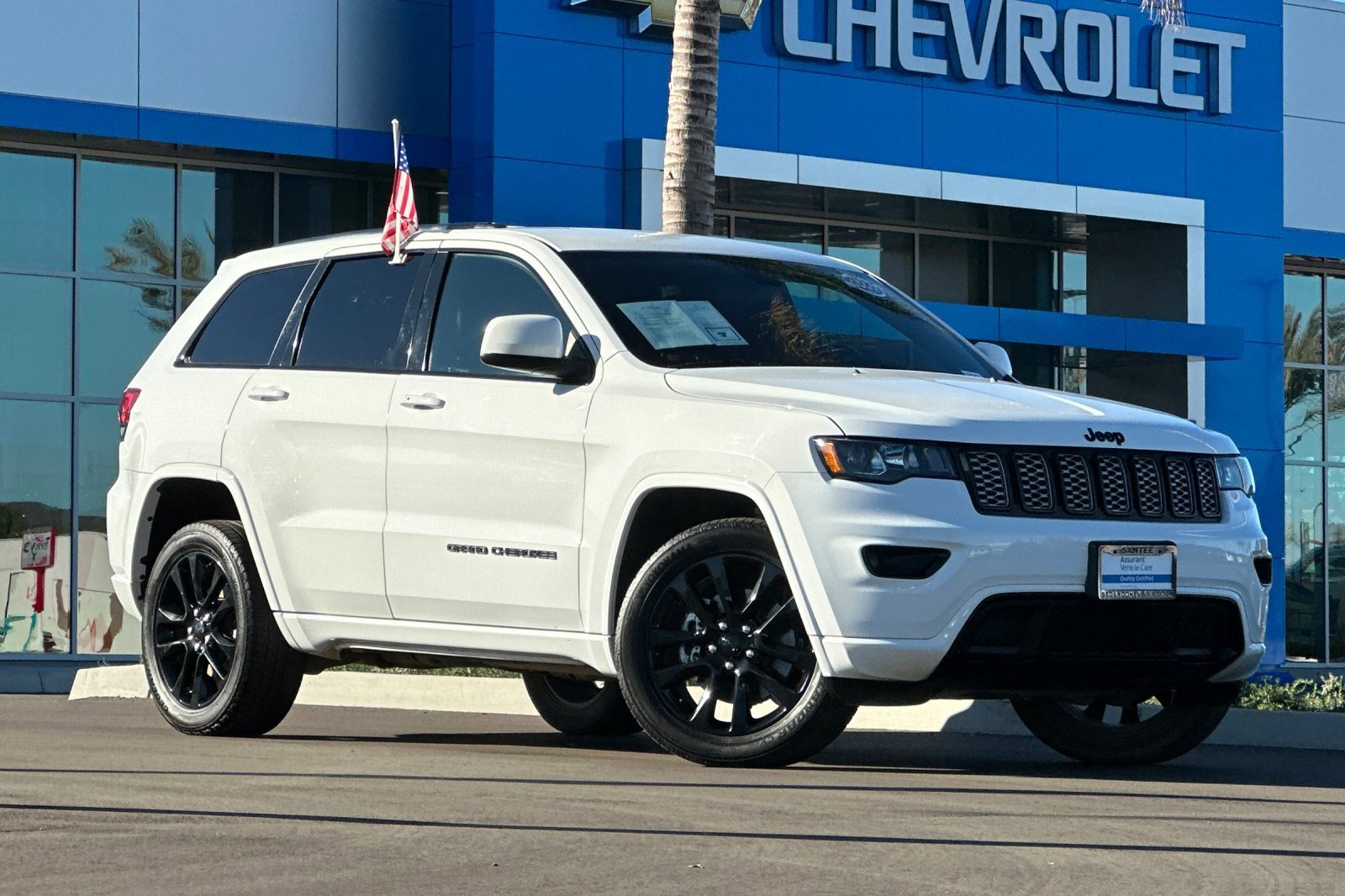 Used 2021 Jeep Grand Cherokee Laredo X image 2