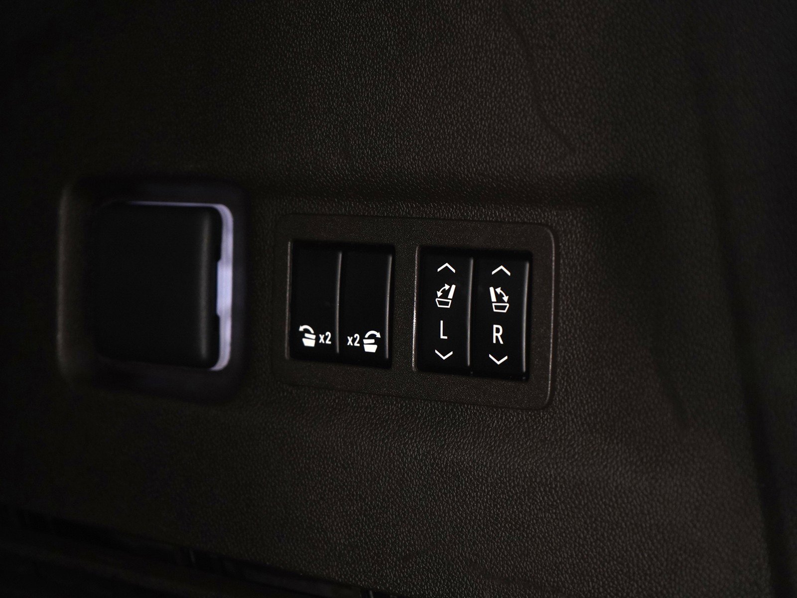 Used 2023 GMC Yukon XL Denali image 20