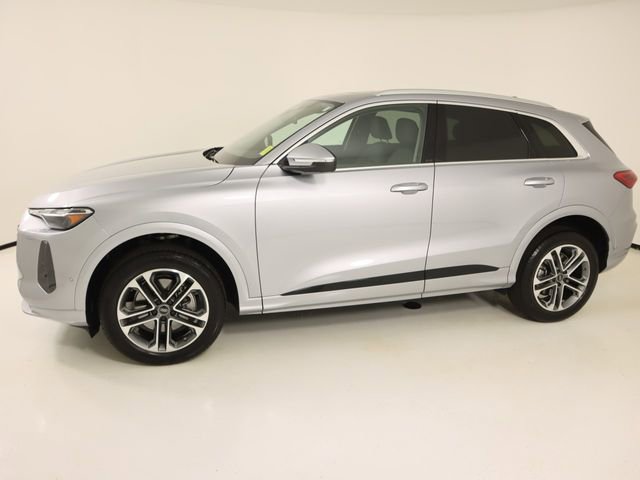 Used 2025 Audi Q5 Premium w/ Convenience Package AWD/4WD image 2