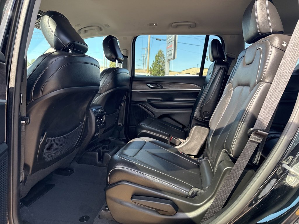 Used 2023 Jeep Grand Cherokee L Limited w/ Black Appearance Package image 22