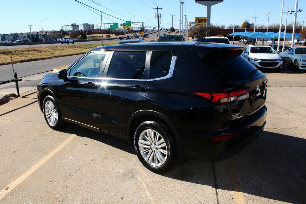 Used 2024 Mitsubishi Outlander ES image 10