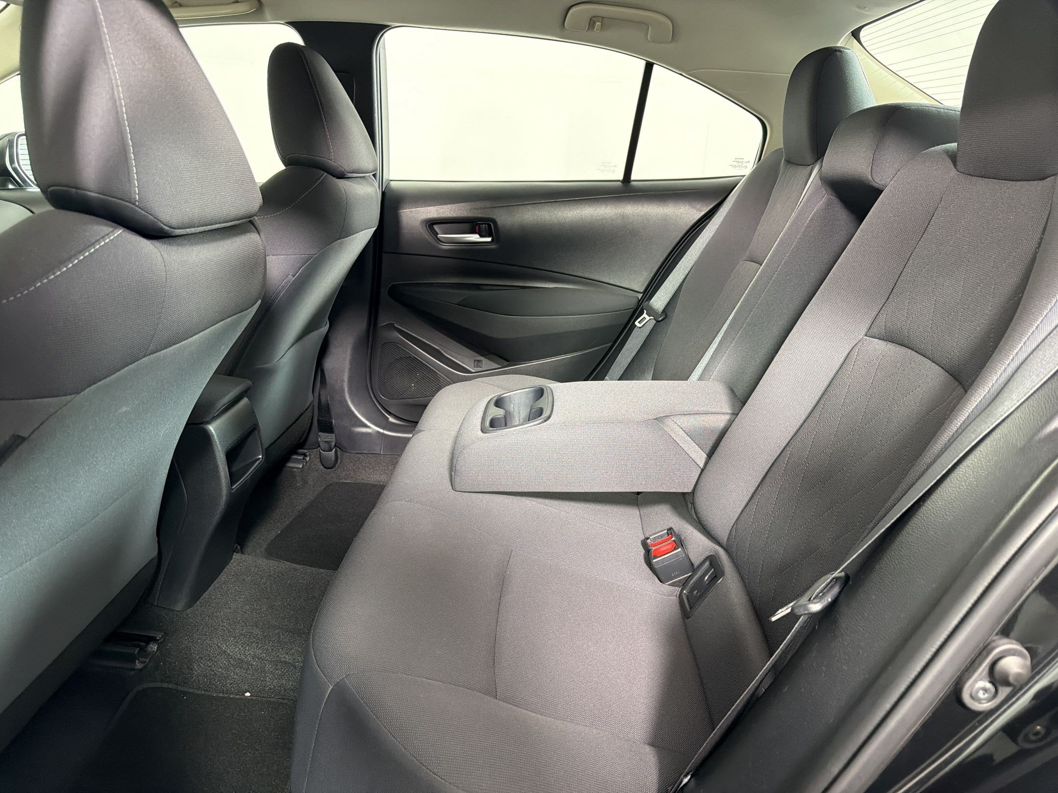 Used 2020 Toyota Corolla LE FWD image 18