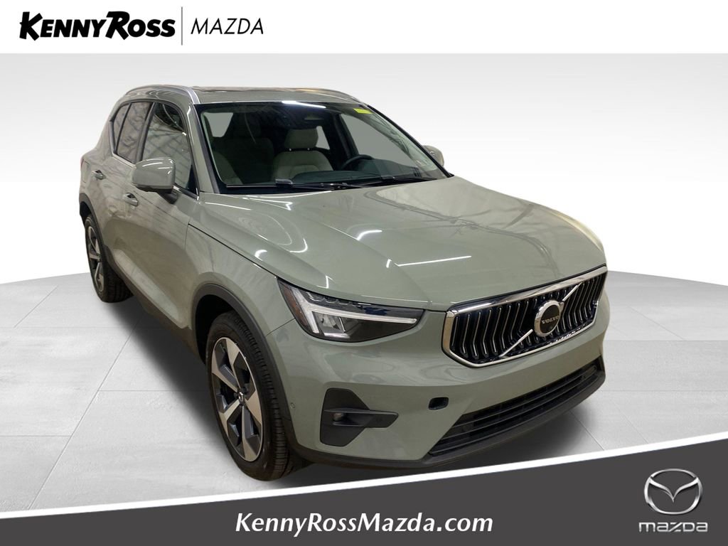Used 2023 Volvo XC40 B5 Plus w/ Driver Assist Package AWD/4WD image 1