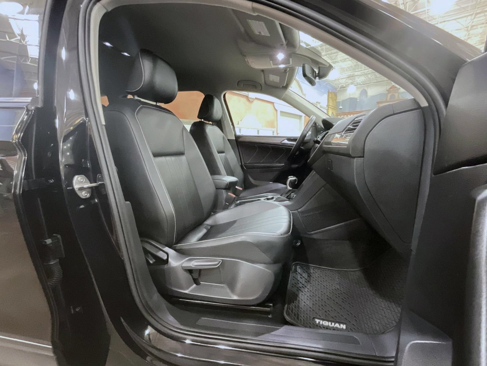 Used 2024 Volkswagen Tiguan SE AWD/4WD image 16