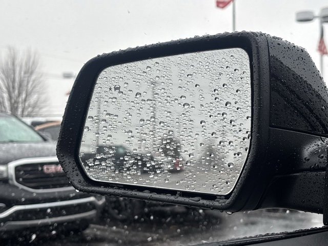 Used 2023 GMC Acadia AT4 image 32