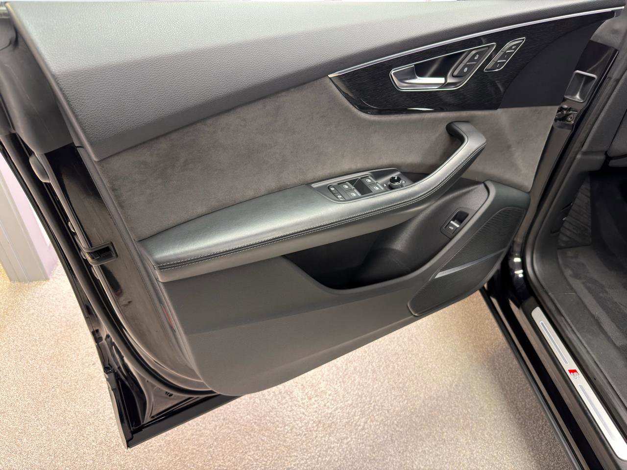 Used 2020 Audi Q8 Prestige AWD/4WD image 14