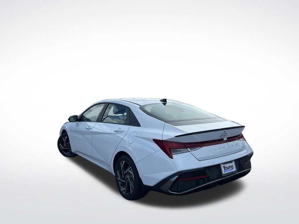 Used 2025 Hyundai Elantra SEL FWD image 7