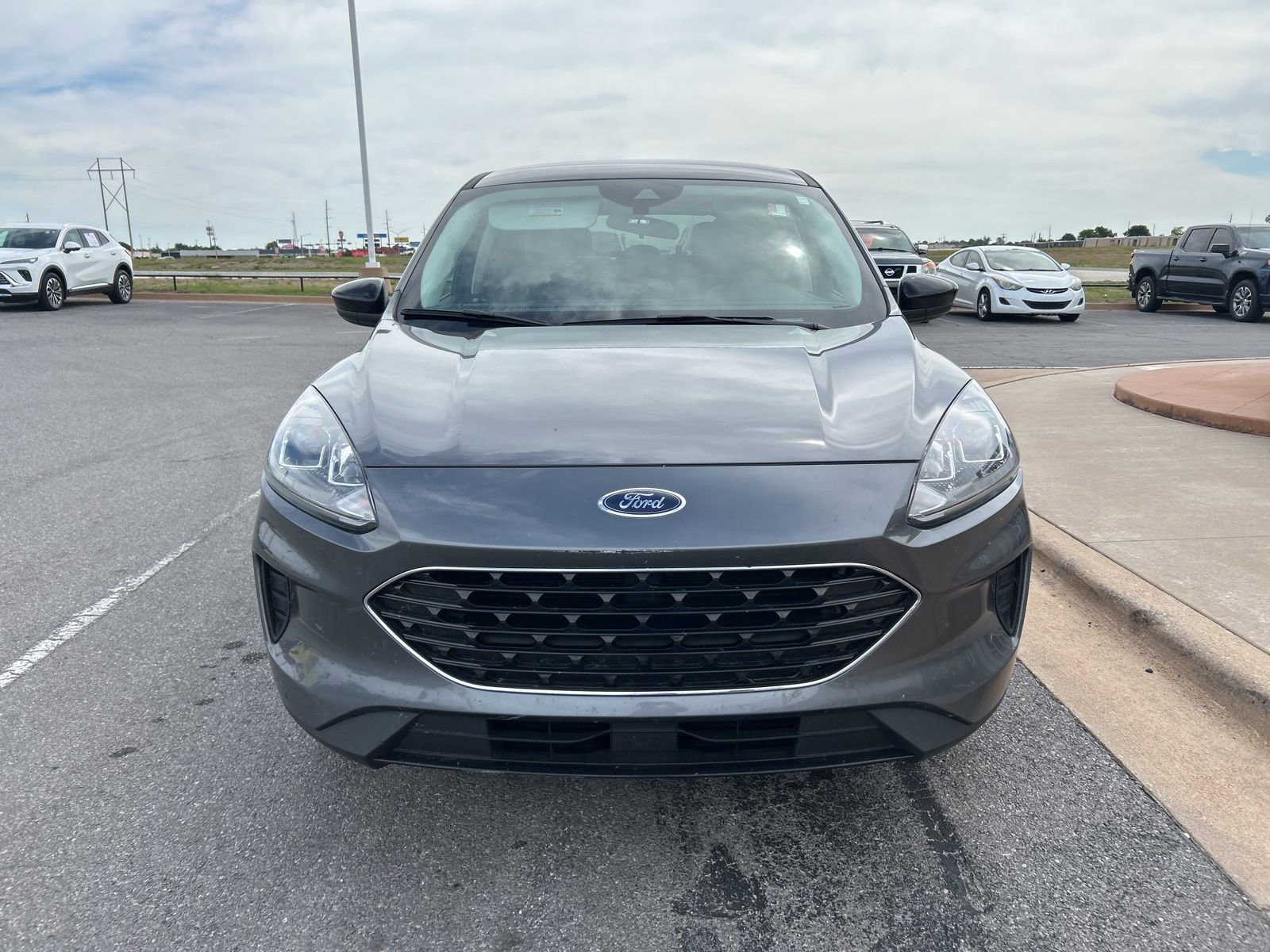 Used 2021 Ford Escape SE w/ SE Sport Appearance Package image 2