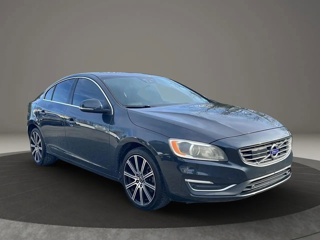Used 2016 Volvo S60 T6 Platinum image 3