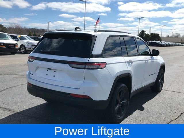 Used 2023 Jeep Grand Cherokee Altitude AWD/4WD image 3