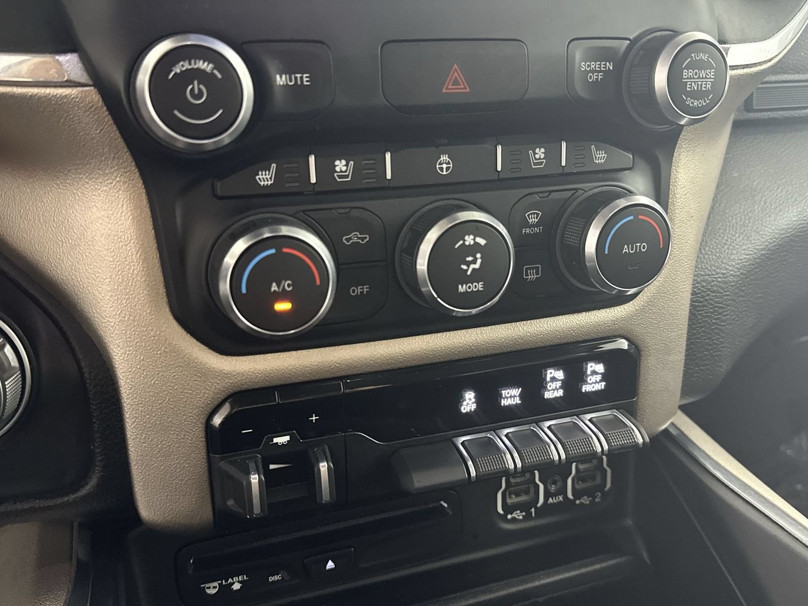 Used 2019 RAM 1500 Laramie AWD/4WD image 19