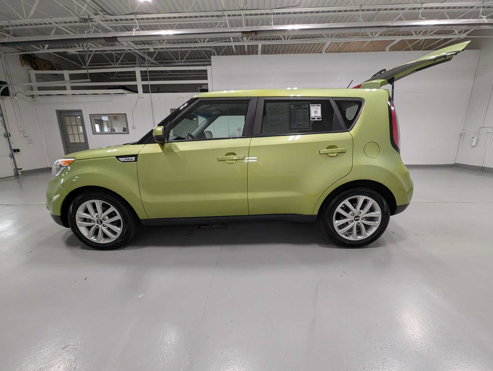 Used 2017 Kia Soul + FWD image 12