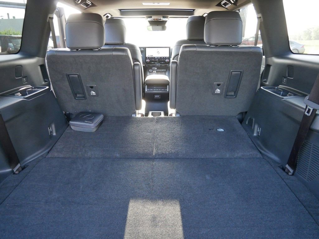 Used 2024 Lexus GX 550 w/ Cold Area Package AWD/4WD image 12